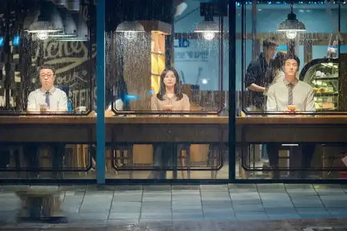 被骂废物的他们,决定重启人生