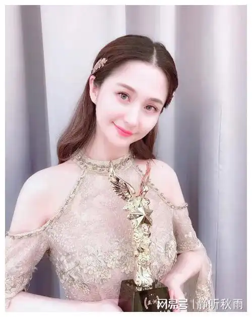 蓝心妍从情伤到荧幕巅峰,她的人生起伏纪录
