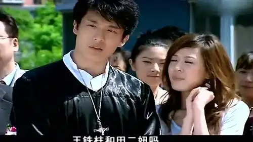 爱情公寓新郎新娘入场,神父却抢戏