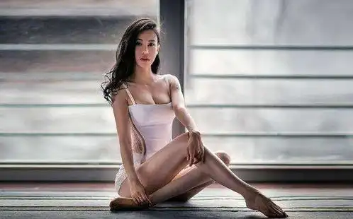 成龙负责功夫她负责瑜伽,最特别龙女郎艳压章子怡
