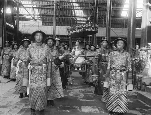 李莲英罕见的彩照曝光一脸脓包,面露阴险,为何受尽慈禧宠爱