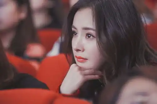 杨幂总想要透过你眼睛,去寻找最原始的野性
