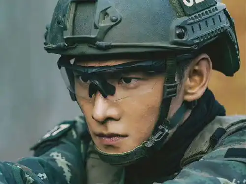 最帅兵王杨洋来了搁置3年的特战荣耀定档4月5日,双台联播
