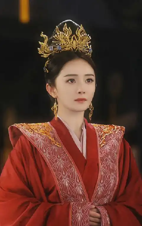 杨幂和睡着的陈伟霆合照,用连环彩虹屁猛夸师父,称师父无敌帅气
