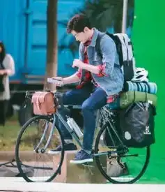 带你去兜兜风男神的单车后座位谁来承包