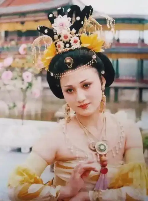 专家复原了杨玉环生前容貌,猛然发现,居然和现代一位女明星相像
