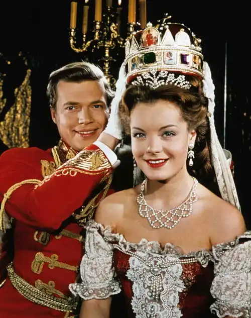 茜茜公主三部曲背后的7个秘密超6公斤的假发让罗密头疼