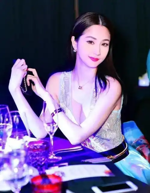 以脱成名娱乐圈谎言,有的被迫远嫁异国他乡,有的早已被遗忘