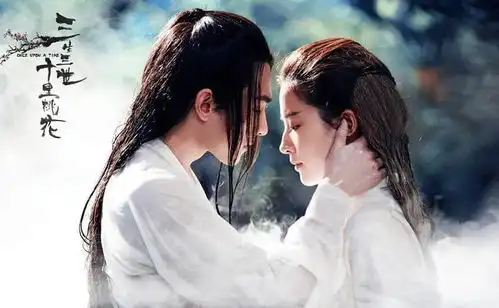 杨洋夸赞刘亦菲白浅美过杨幂,观众吐槽电影版更像母子
