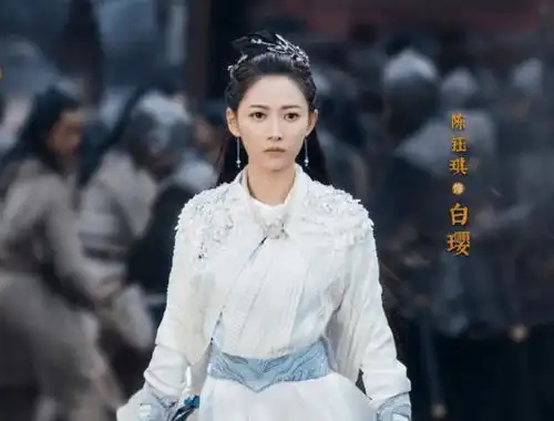 陈钰琪镜双城班底公开李易峰当主演,我却被男配长相迷住了
