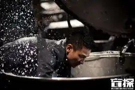 刘德华怀抱骷髅头射击