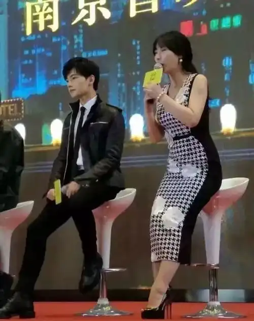 柳岩爆肥20斤,宅男女神这次跌下神坛了...