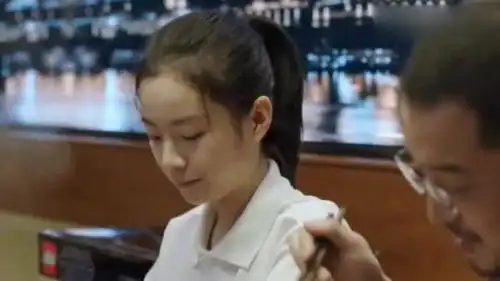 小欢喜乔卫东果然领先潮流,吃火锅还跟闺女英子自拍