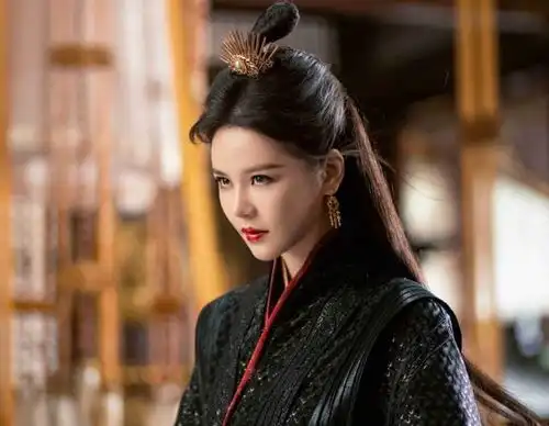 明星穿搭需谨慎,邱意浓晒出健身房运动照片,衣服品牌却被指辱华
