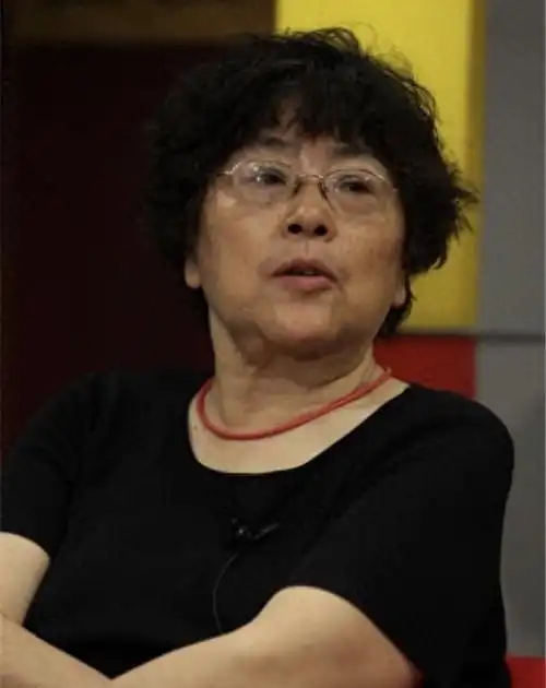 濮存昕的哈姆雷特是她翻译的,知名剧作家翻译家李健鸣离世
