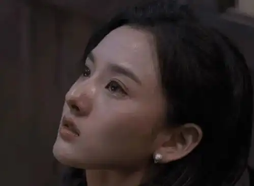 娱乐圈女明星青黄不接刘亦菲咖位不高不低,杨幂火了十多年,90小花已奔三