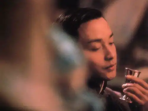 曾经我不肯喜欢,后来我终于喜欢,你们却告诉我喜欢是错的
