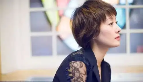 马伊琍深夜发3张照片7个字,网友看到的都是心酸,确实是不容易