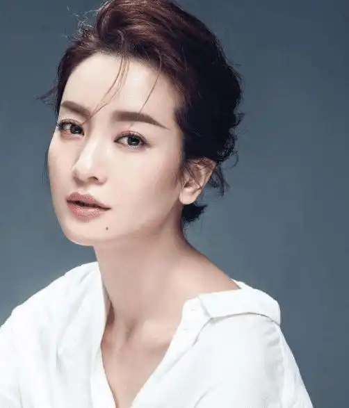 终于蔡徐坤疑出演电视剧,与李晟合作翻拍请吃饭的漂亮姐姐