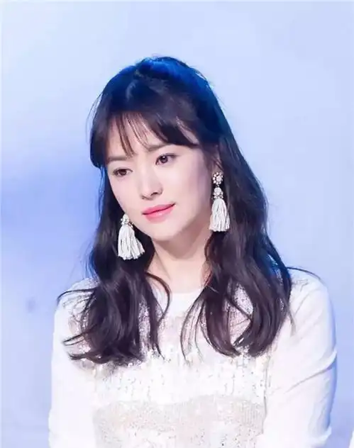 建议脸上有这4个特征的女生,尽量不要留刘海,主要有3方面的原因
