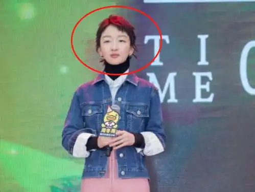 周冬雨终于穿对了不走成熟路线改玩鬼马风格,网友直呼惊艳
