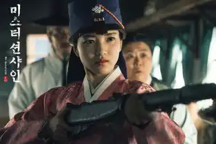 世家小姐的百变韩服阳光先生金泰梨多套造型古典华美
