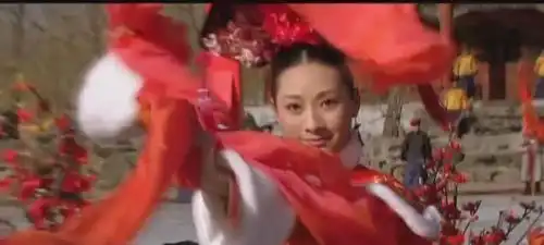 甄嬛传安陵容跳冰舞时,谁注意到果郡王的眼神,难怪皇上起杀心
