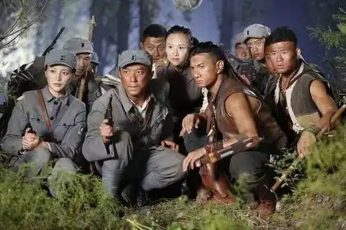 好剧推荐︱向着胜利前进今晚开播,吴奇隆甘婷婷上演山林传奇