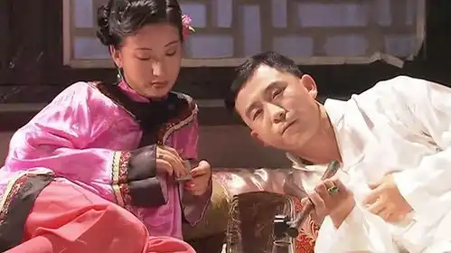 大宅门少爷被抓住抽大烟,掌柜一脸恨铁不成钢,快气死了