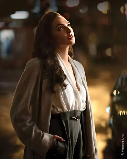 神奇女侠2曝新剧照,戴安娜史蒂夫甜蜜同框
