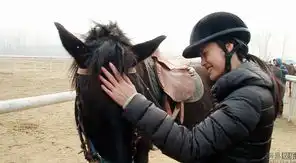 姚晨现身马场备战新剧花木兰即将开机