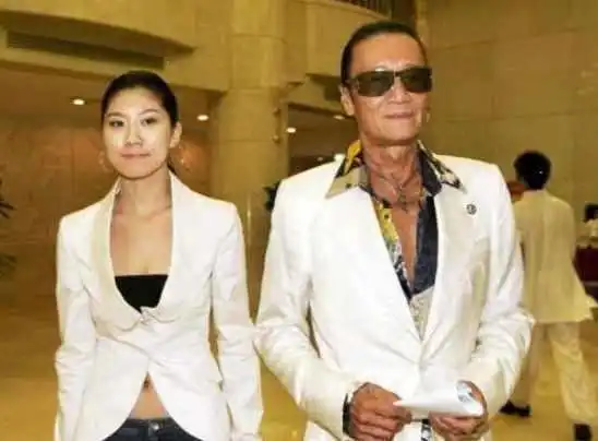 84岁谢贤考虑后事,已交代好陪葬品和遗产,唯独放不下张柏芝母子