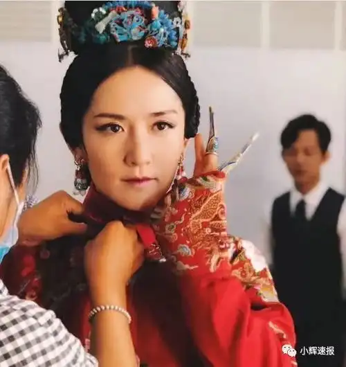 延禧剧组做客快本,谢娜唱歌跑调遭嘲笑,谁注意到秦岚在干嘛