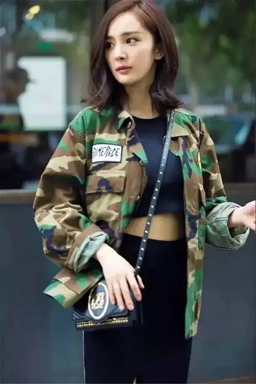 千万不要学她们穿迷彩连衣裙,美的太气质了