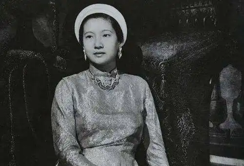 她是被越南保大皇帝宠爱有加的皇后,为何会在战争期间惨遭离婚
