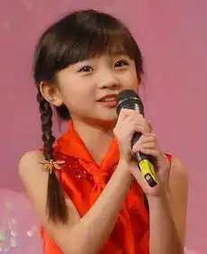 林妙可已无童星模样变清纯高中女生