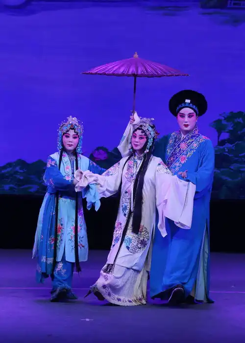 正月十六长治市上党梆子剧团在潞安剧院上演白蛇传剧照
