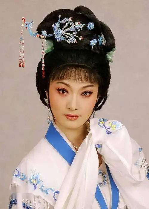 涓涓溪水

