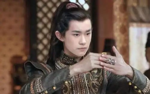 大佬易烊千玺我也想低调啊,可实力它不允许啊
