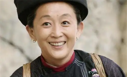 她56岁单身未嫁,和哥哥约定不婚,如今兄妹俩承诺相伴终老
