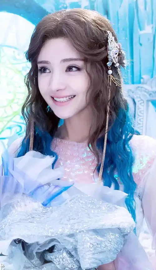 新疆女星之中麦迪娜颜值也高,可偏偏就是在娱乐圈发展一般
