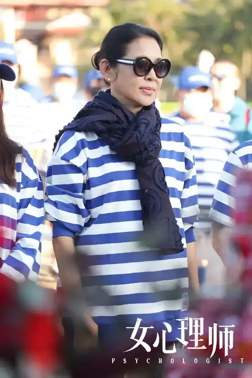 女心理师开机,看清倪萍年轻照片,懂了为何选她和杨紫演母女
