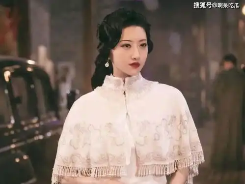 被景甜惊艳到了,花瓶吊带裙秀性感曲线,这身材太撩人了
