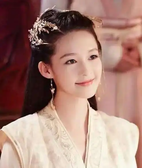 论穿古装的绝世美女,最美的不是热巴李沁而是他