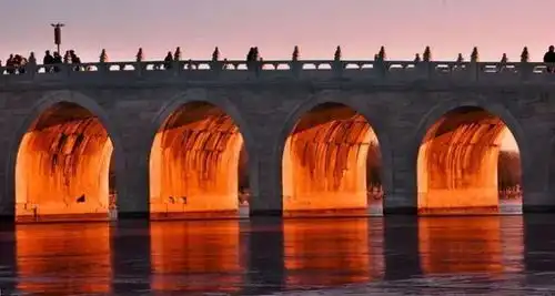 刚拍的,颐和园惊现金光穿洞奇景,更可怕的场面也来了...
