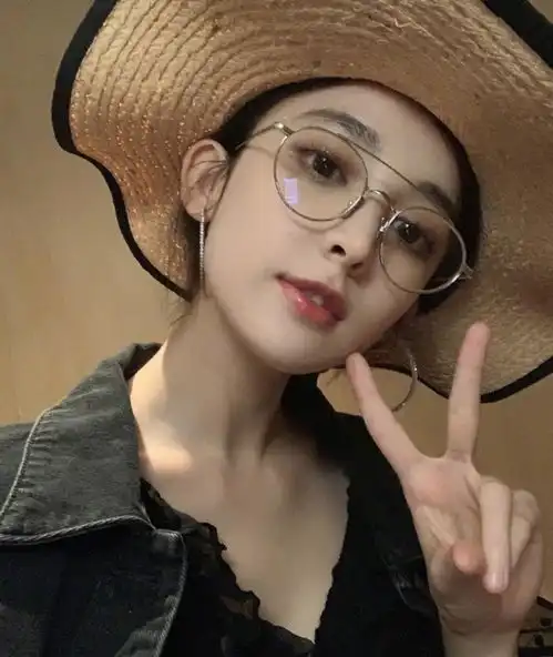 春节造型pk,郑爽穿搭随意却美出新高度,钟楚曦倪妮惊艳朋友圈