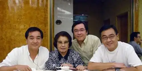 丈夫,儿子,哥哥接连去世,尔冬升的母亲红薇经历了什么
