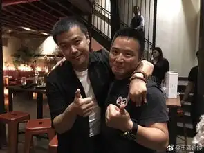 陈思诚竟请了成龙唐人街探案2杀青,直男们拍照手势被嘲笑