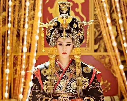 武则天的定妆照,刘晓庆经典,范冰冰霸气,而迪丽热巴格外惊艳