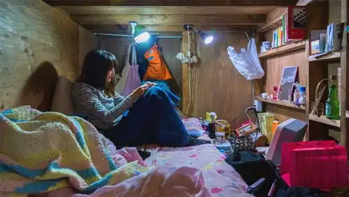 为解决贫困人口蜗居问题,香港推出水管房,售价很良心
